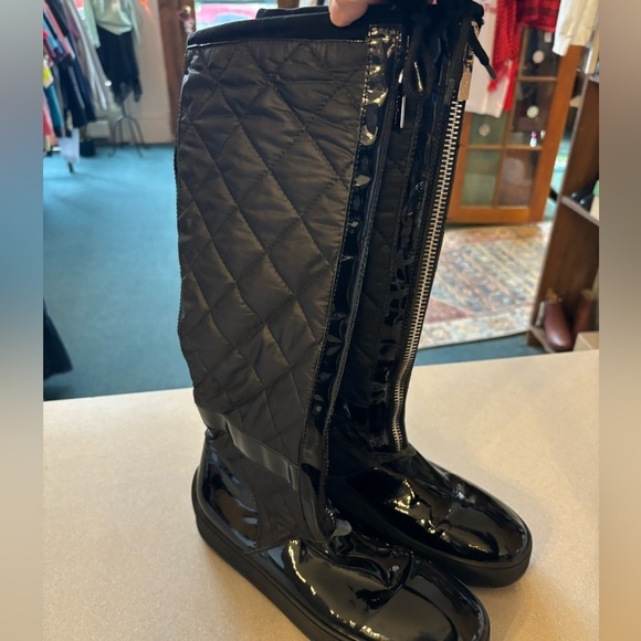 Aquatalia Black Quilted Patent Puffer Boots - Picture 5 of 10